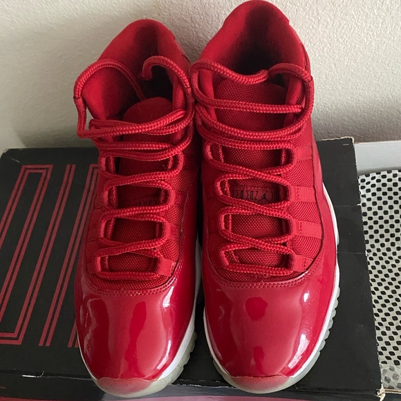 Win like 96 Jordan 11 size men's with box very clean